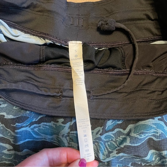 Lululemon T.H.E. Short Linerless 9" Short Tiger Camo Multi Blue - Picture 7 of 13